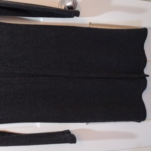 G.W. sport full length sweater. - Picture 4 of 9